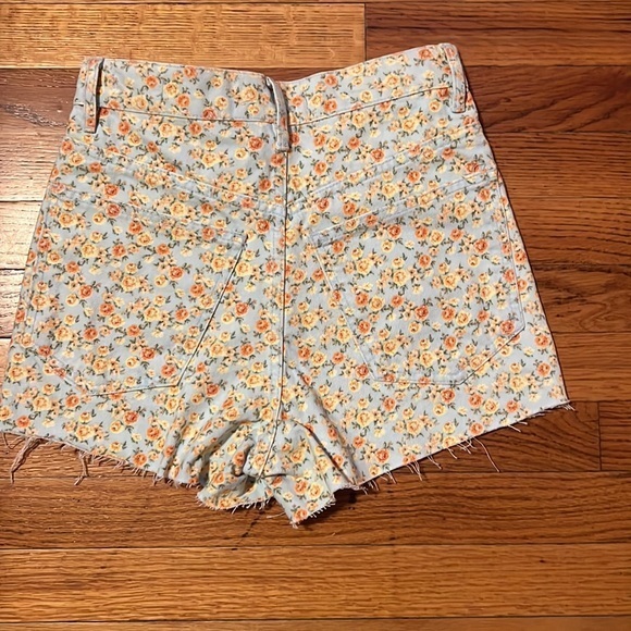 Zara 90s Floral Denim‎ Short Size 0 NWT 🌺 - Picture 2 of 6